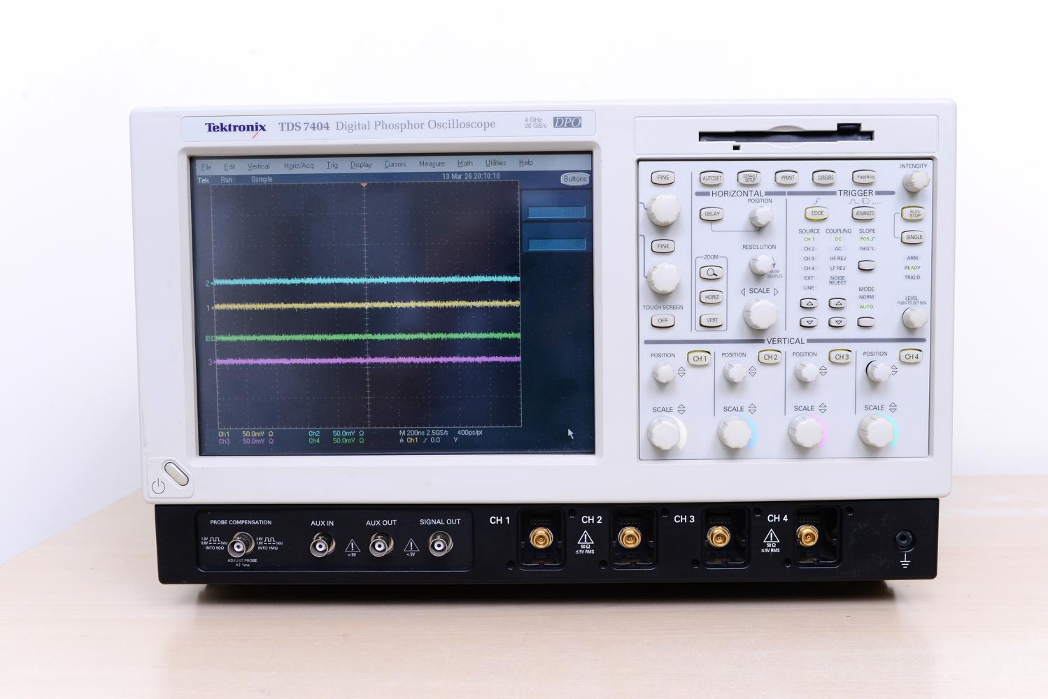 Tektronix TDS7404(OPT:4M ST HT3 JA3 HT3v1.3) 4GHz 20 GS/s